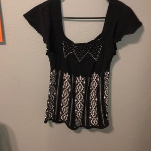 Off the shoulder tee